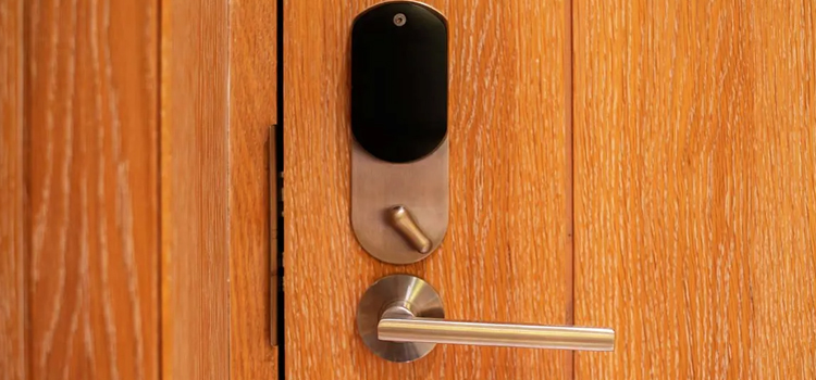 Automatic Locking Door Knob Solvang